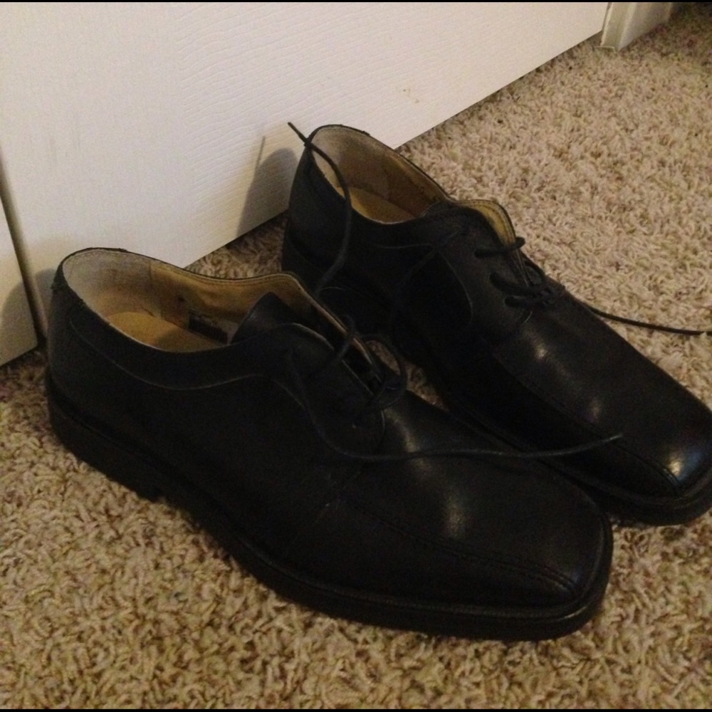Men's dress shoes