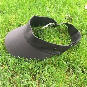 BLACK LULULEMON VISOR
