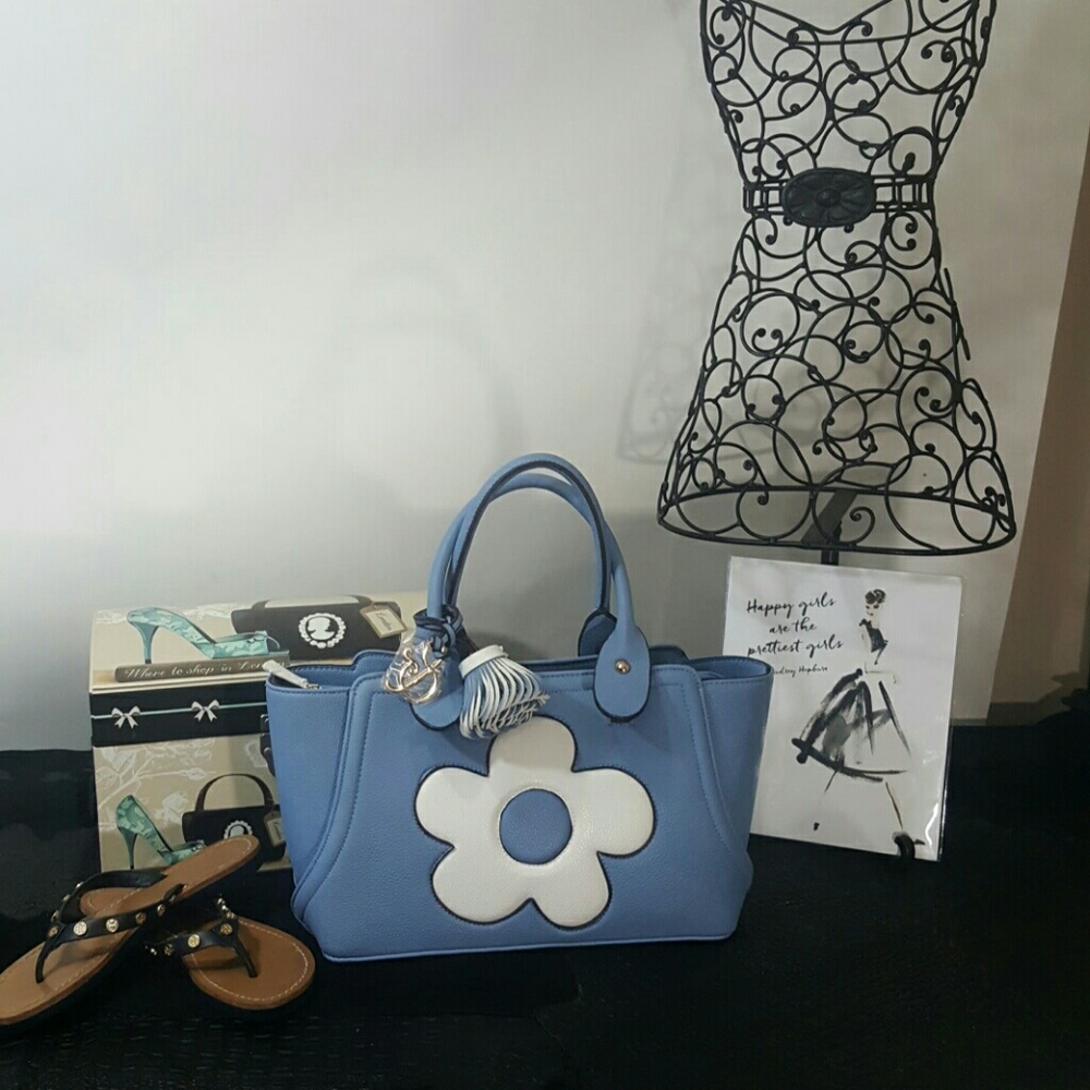 Nwot baby blue and white with white flower - Picture 1 of 4