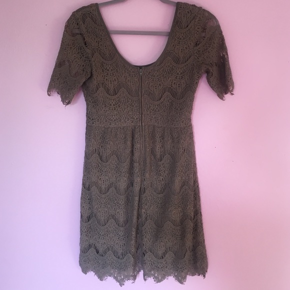 Gorgeous lightly used Pins and Needles Dress sz M - Picture 4 of 4