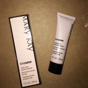SALE🇺🇸Mary Kay timewise matte foundation ivory 3