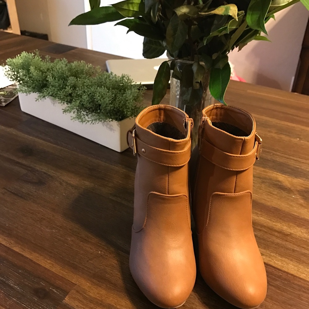 Used! Ankle booties with buckle