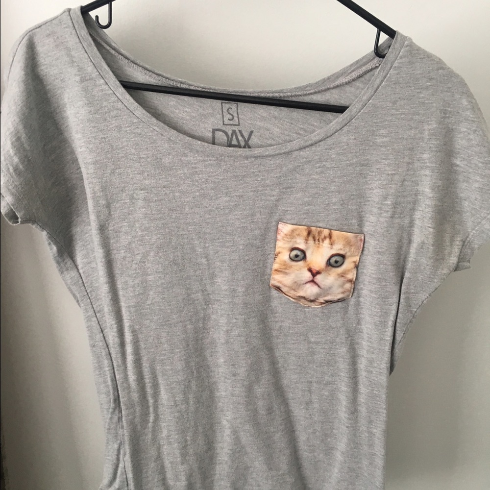 Gray cat pocket tee