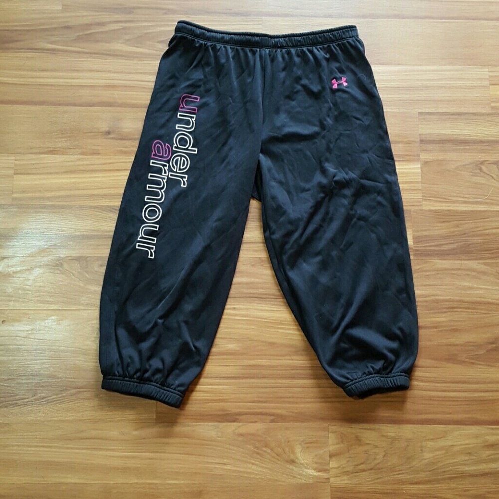 *SOLD* Under Armour work out capris.