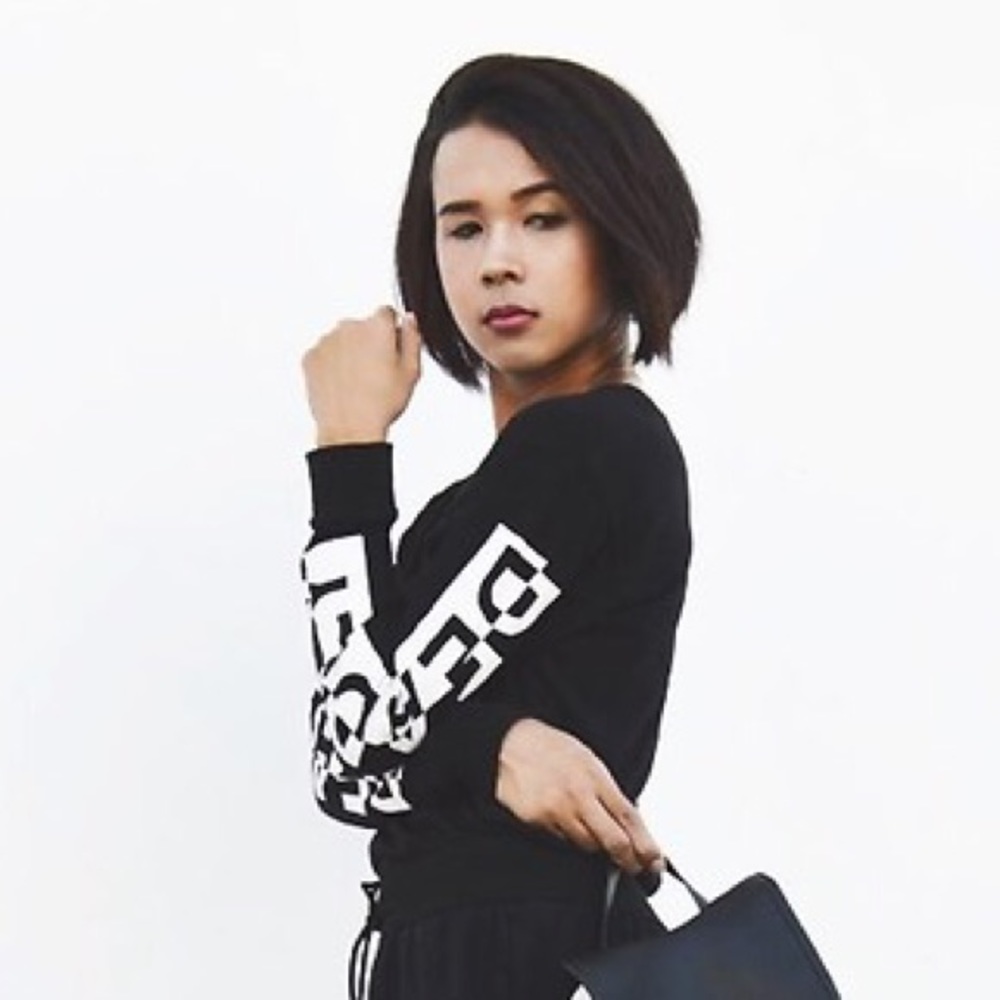 Sweatshirt w graphic