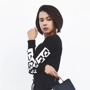 Sweatshirt w graphic