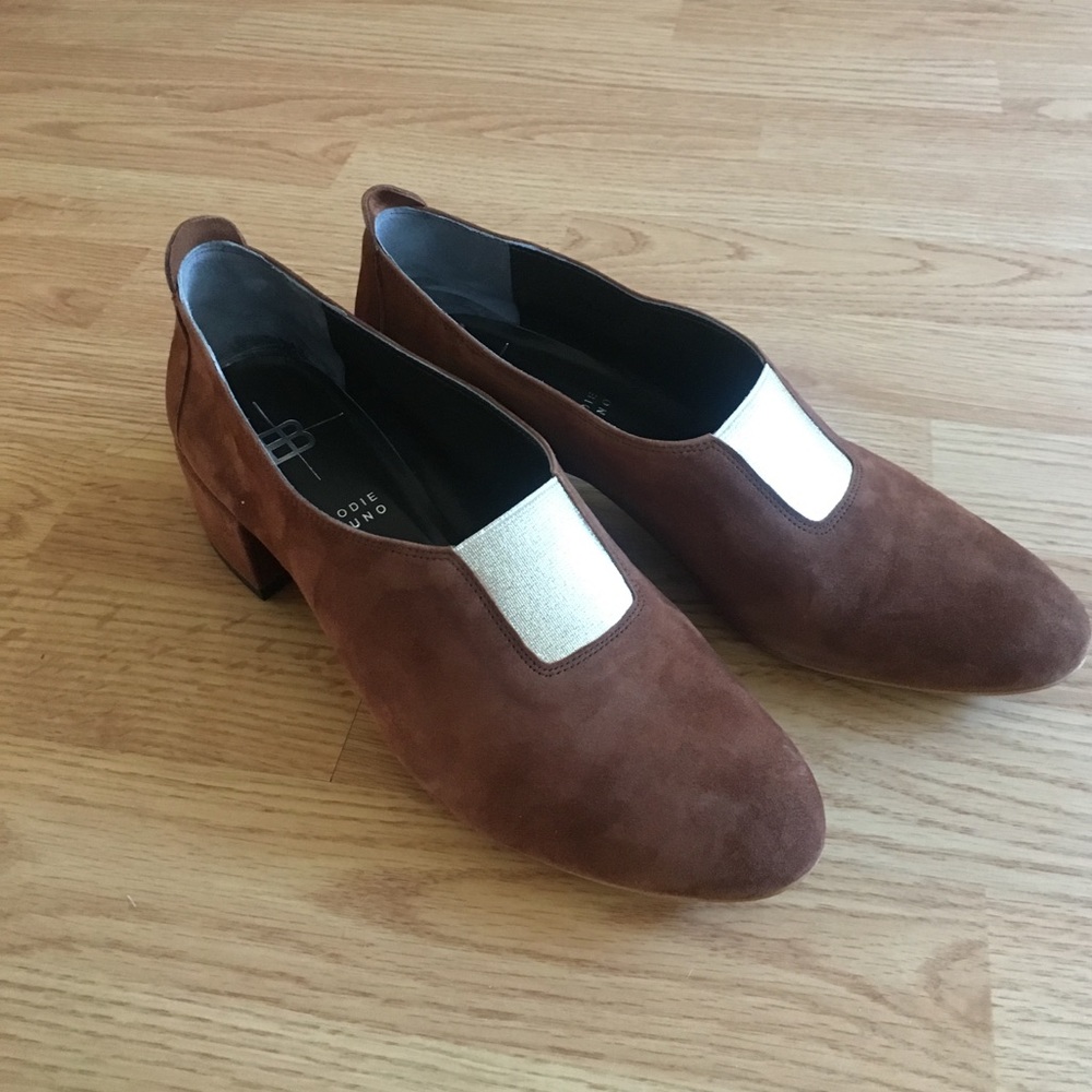 Elodie Bruno brown suede heels