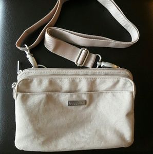 Baggallini crossbody bag purse beige tan