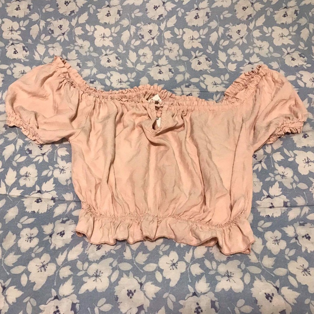 ❌ SOLD ❌ Brandy Melville Ezra Off Shoulder Top