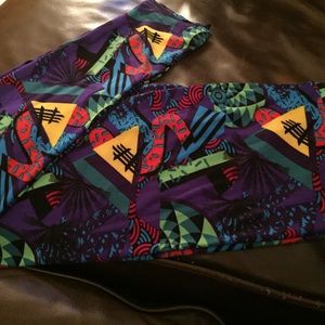 LulaRoe OS leggings NWT. Bold 80s style!