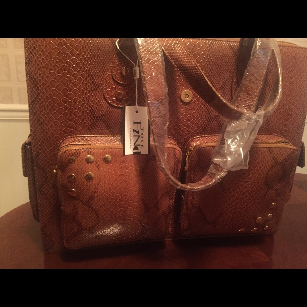 Purse with multi-compartments