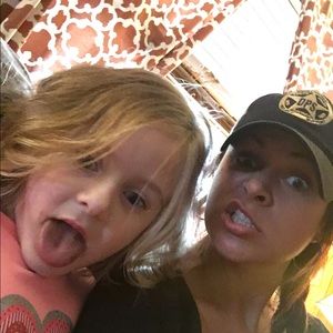 Meet your Posher, Laura