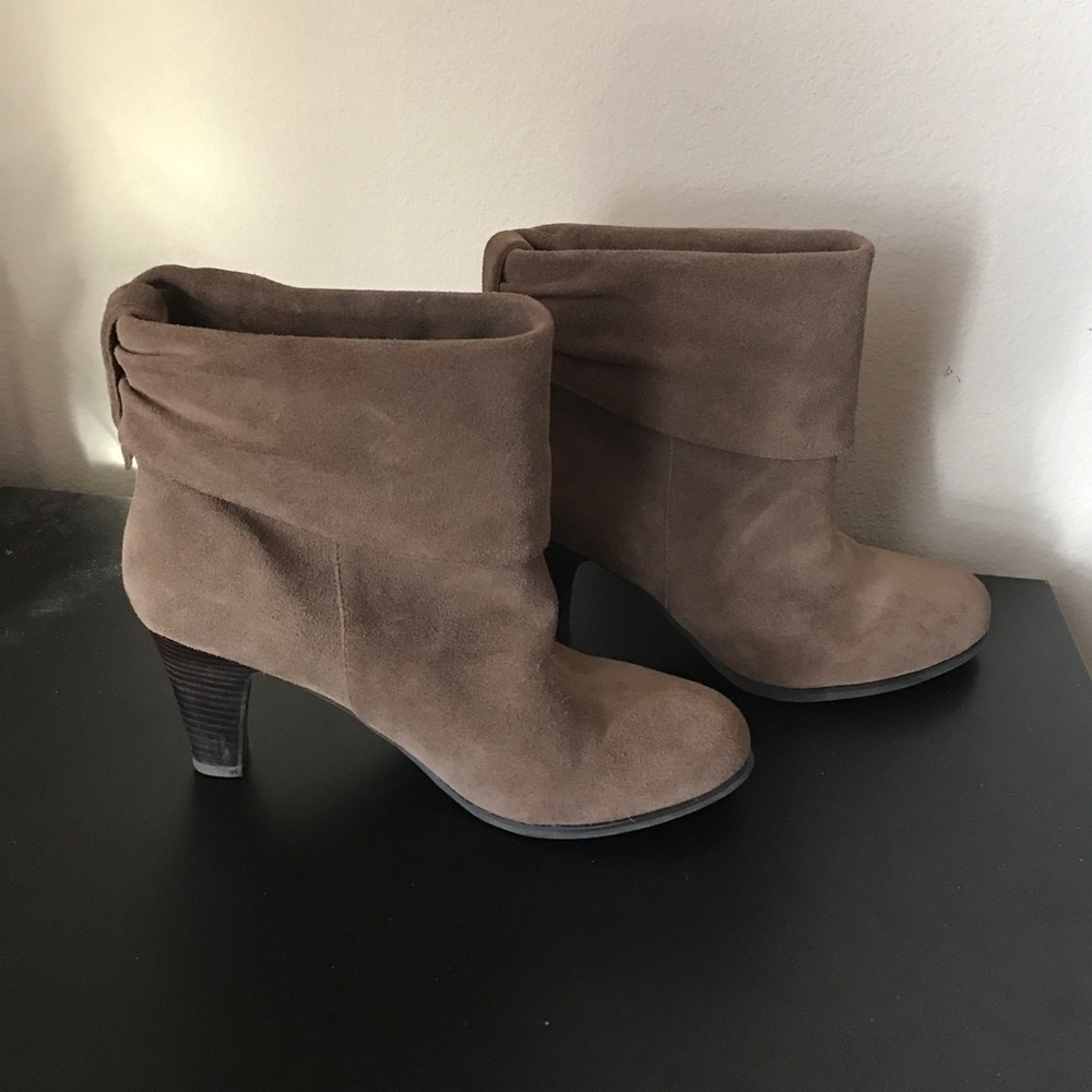 Super cute brown BCBG booties!