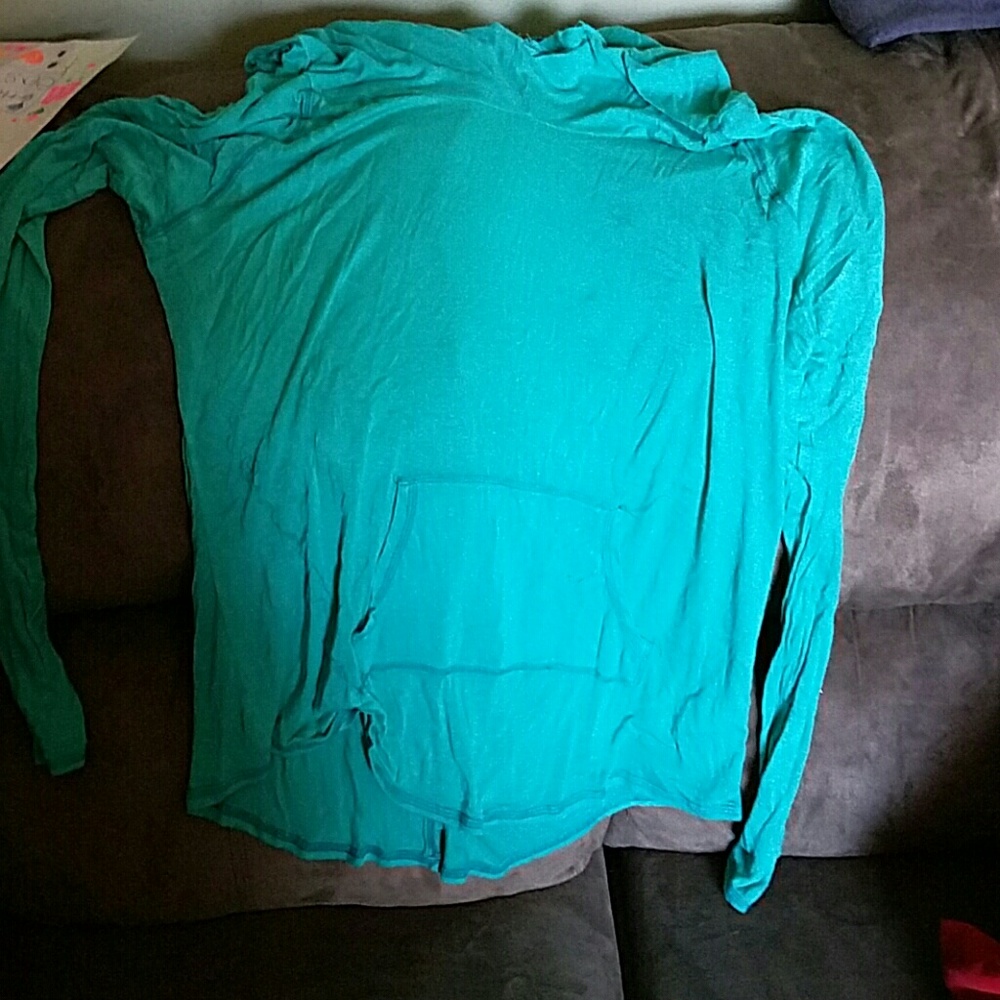 Long sleeve loose fit. Hooded