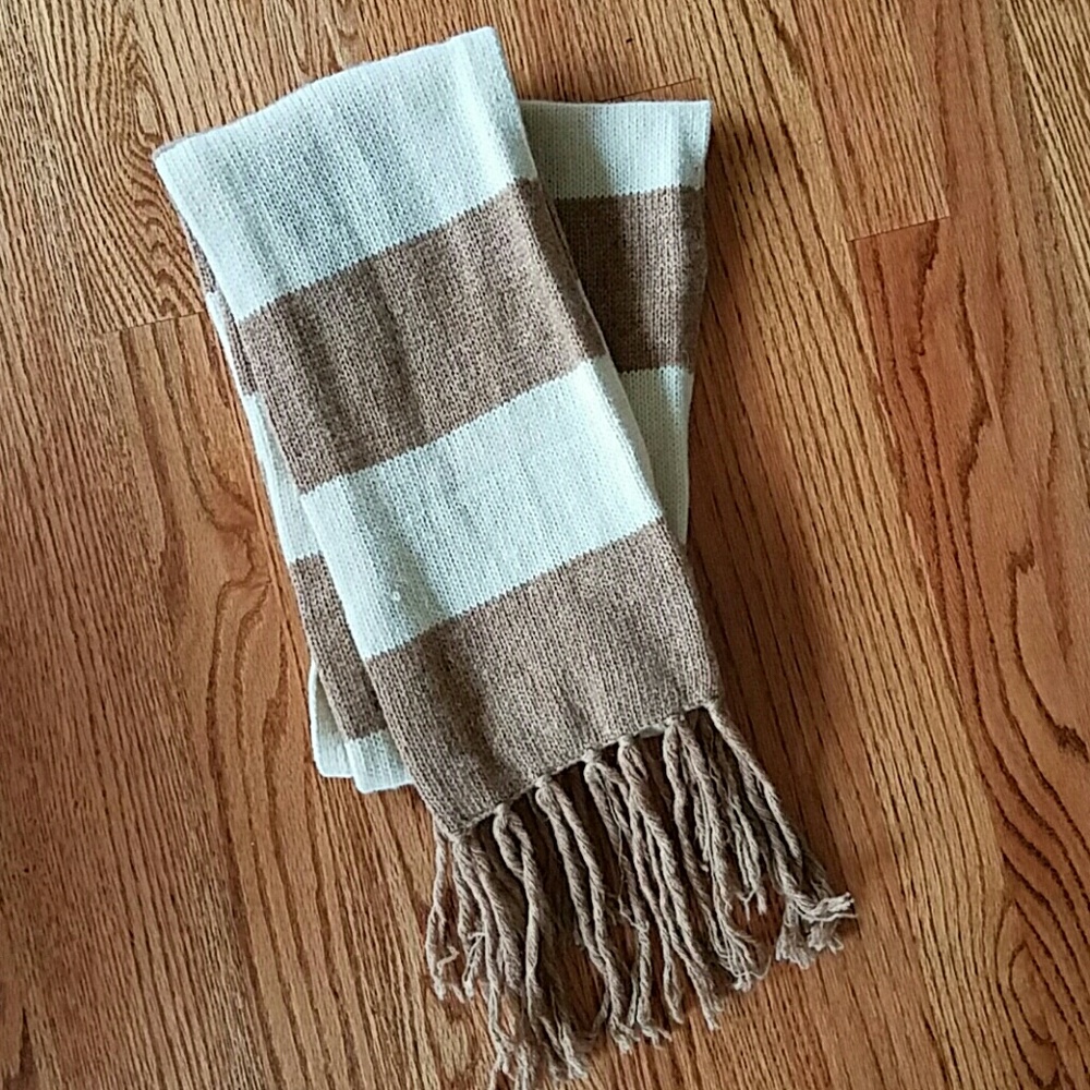 Striped wool scarf