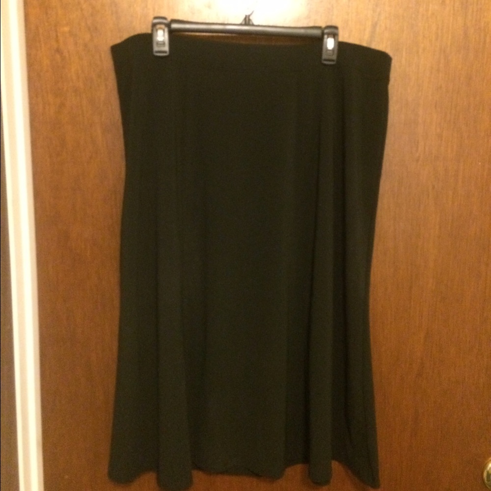 1X Black Fashion Bug Skirt. Elastic Waist