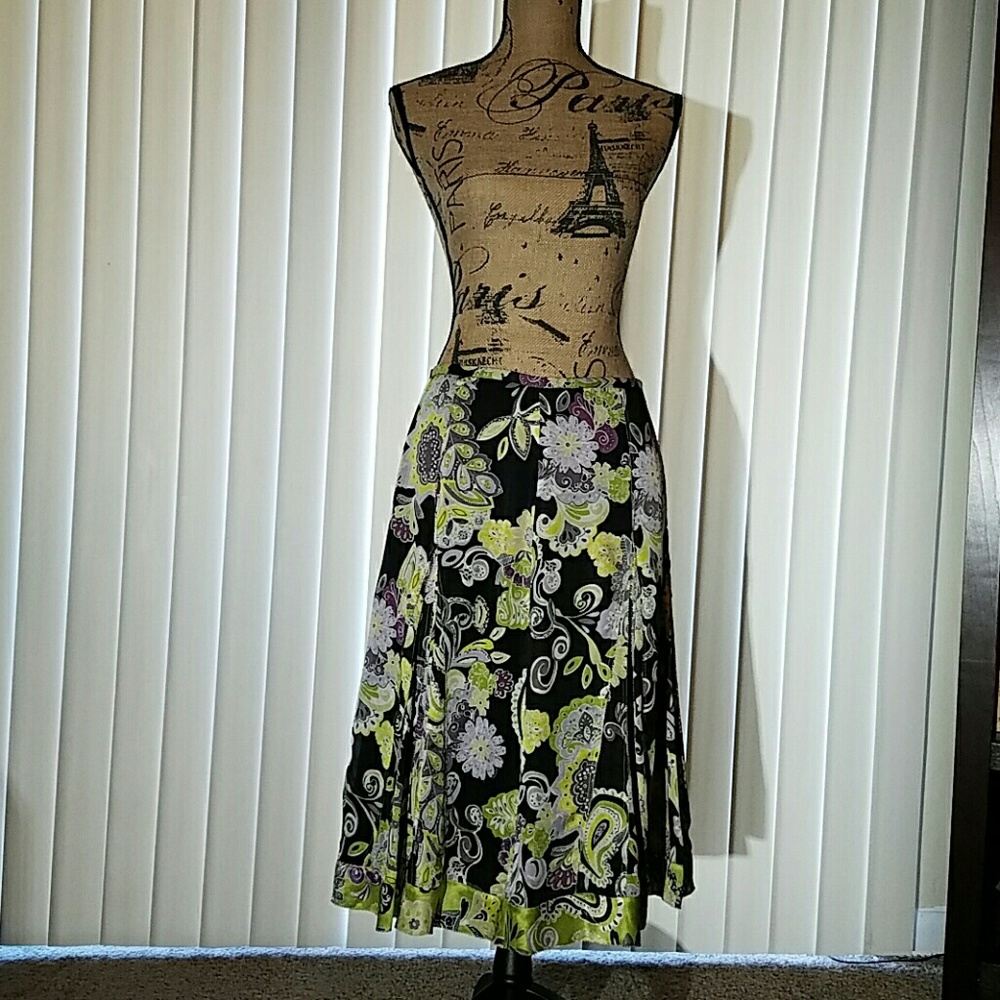 NWOT  floral skirt.