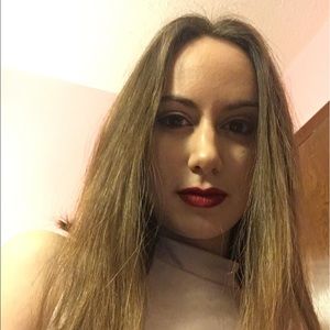 Meet your Posher, Adrianne