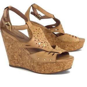 TAN WEDGES