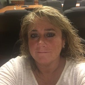 Meet your Posher, Lorrie