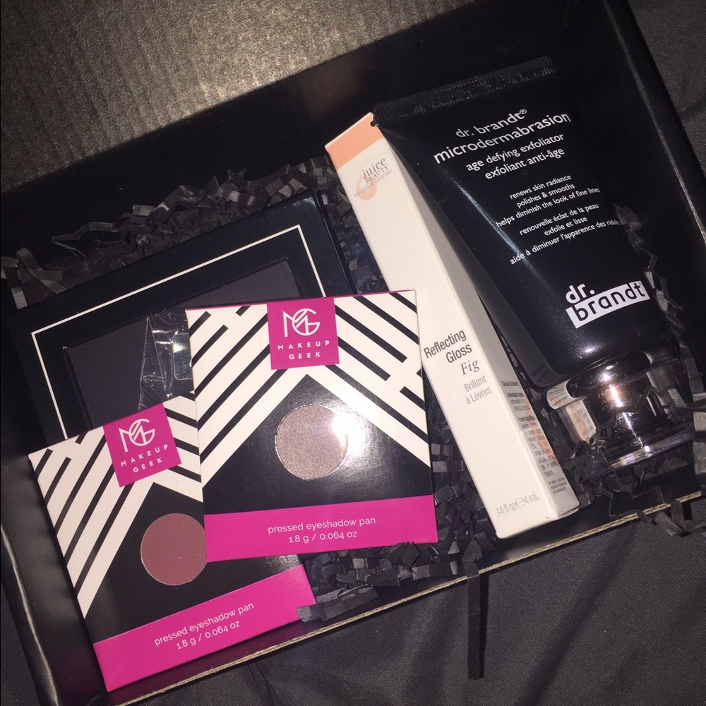 Boxycharm make up box eyeshadow lipstick