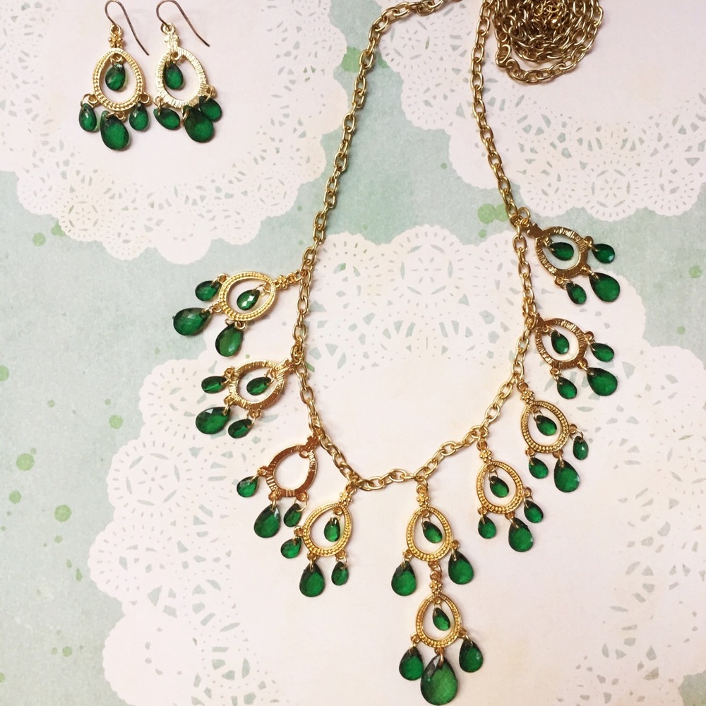Gorgeous Long Emerald Necklace and Earrings