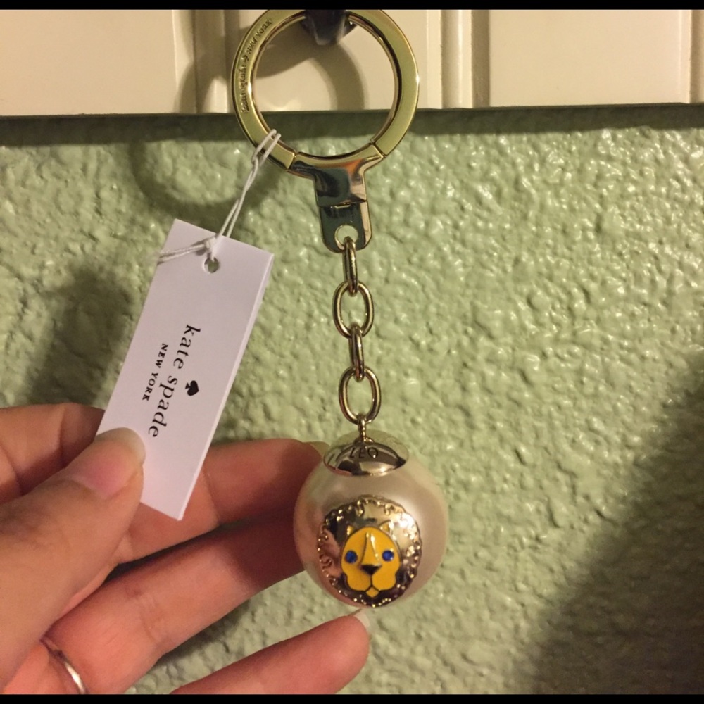 Nwt Kate spade Leo keychain