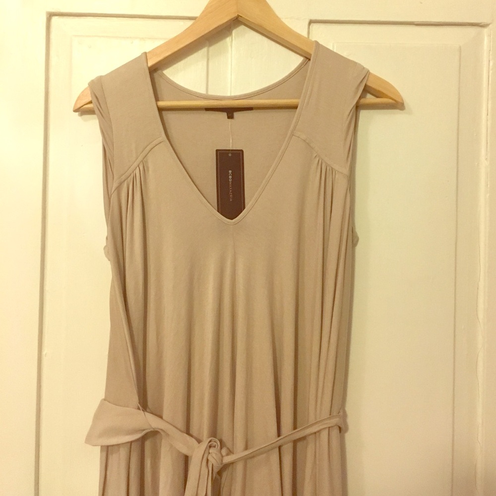 NWT. BCGG Maxazria dress Sz XS, color pebble.