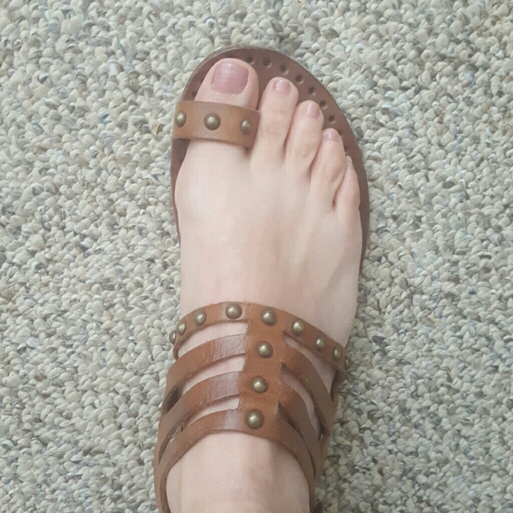 100% Leather Sandals. Designer. Sz 39 Us 9