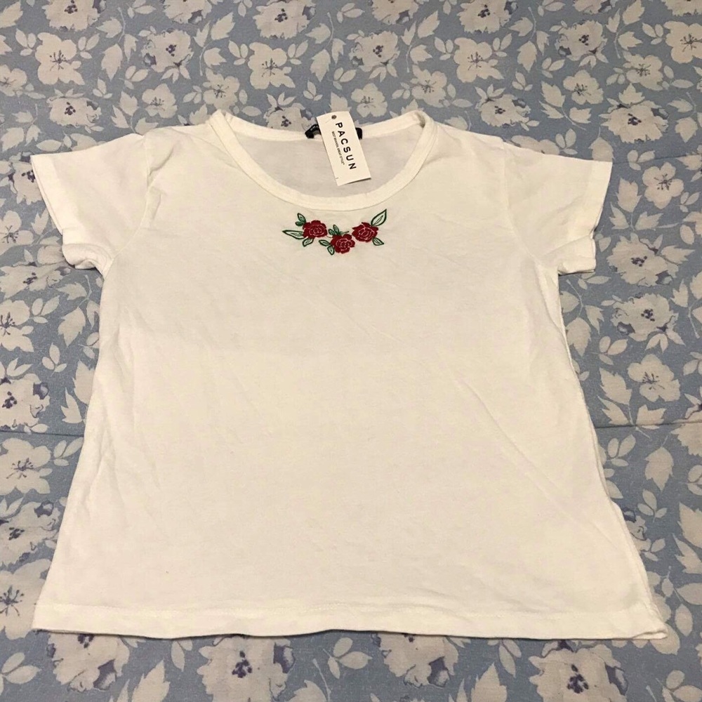 ❌ SOLD ❌ Brandy Melville Roses Embroidery Top