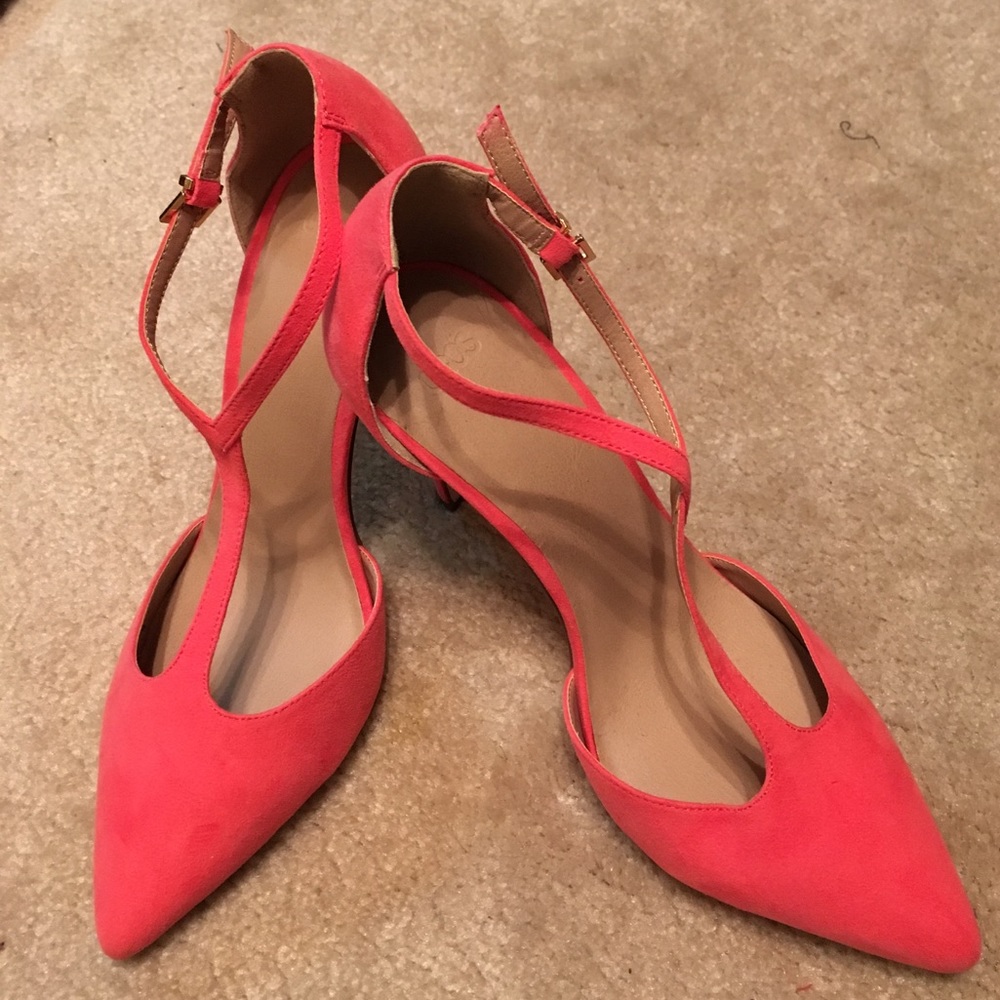 BRAND NEW Bubblegum Pink pumps