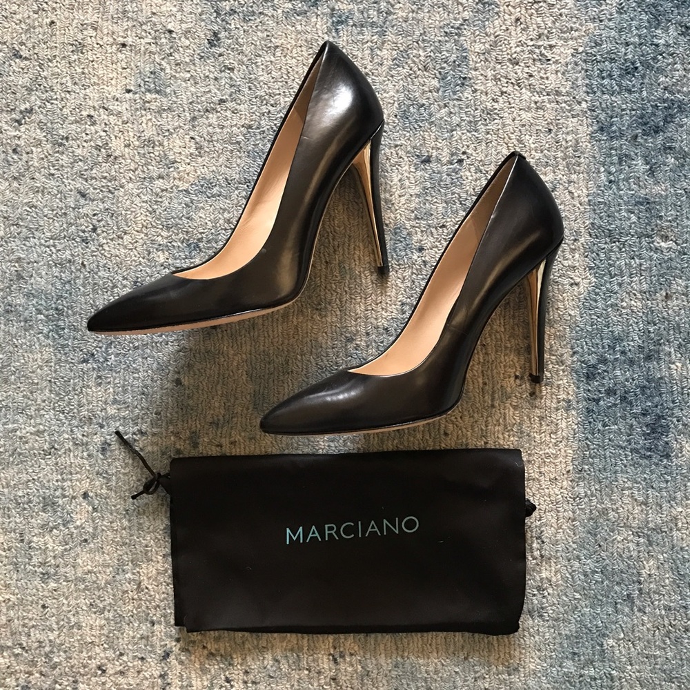 Marciano pumps