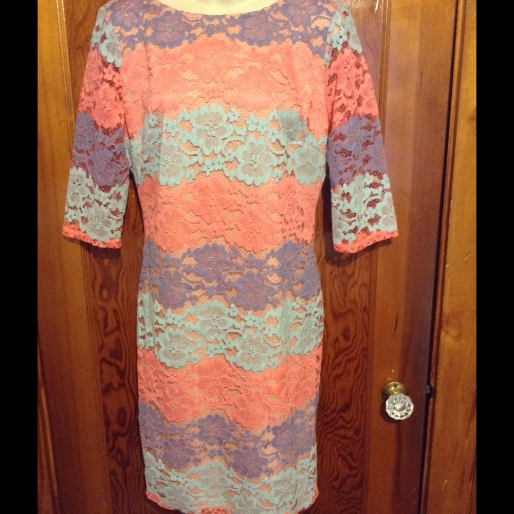 Beautiful NWT Lace Dress - Picture 3 of 4