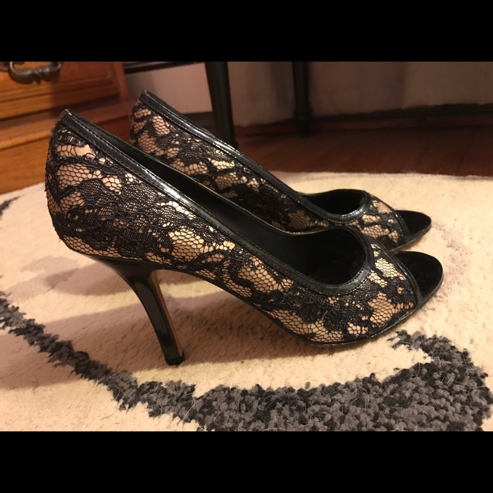 Peep toe shoes