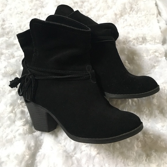 Sold on merc!!!! Black booties - Picture 2 of 3