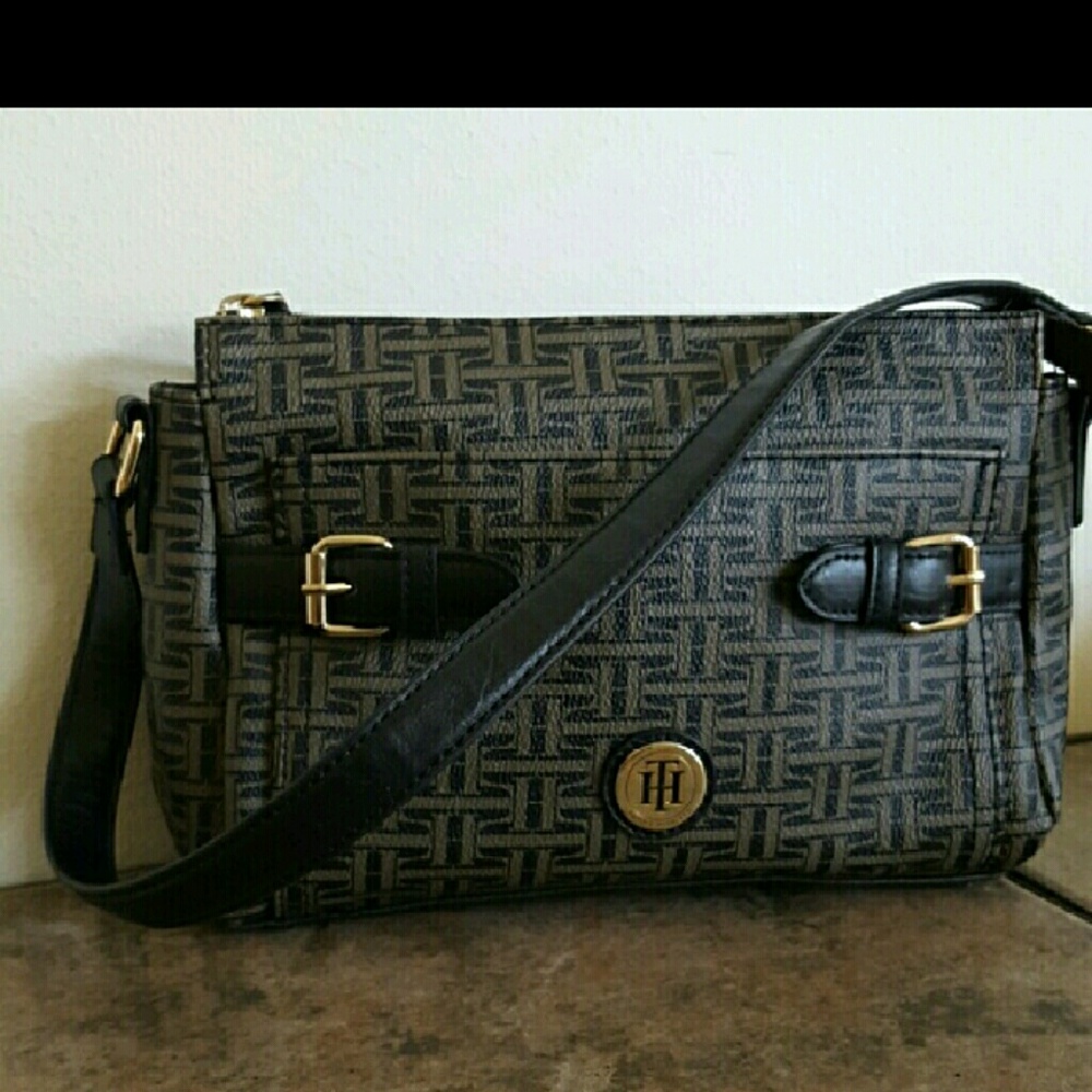 💝$5 Bundle price  w/2 or moreTommy Hilfiger Purse