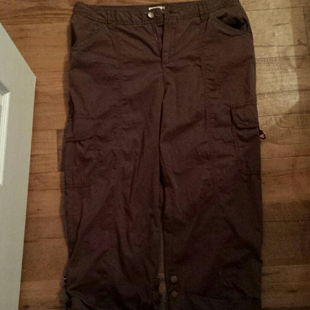 brown cargo capris