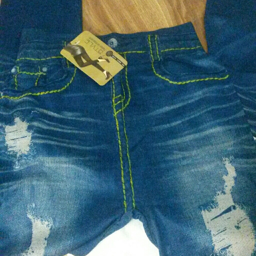 SOLD......Skinny Leggings, Denim Style - Picture 3 of 4
