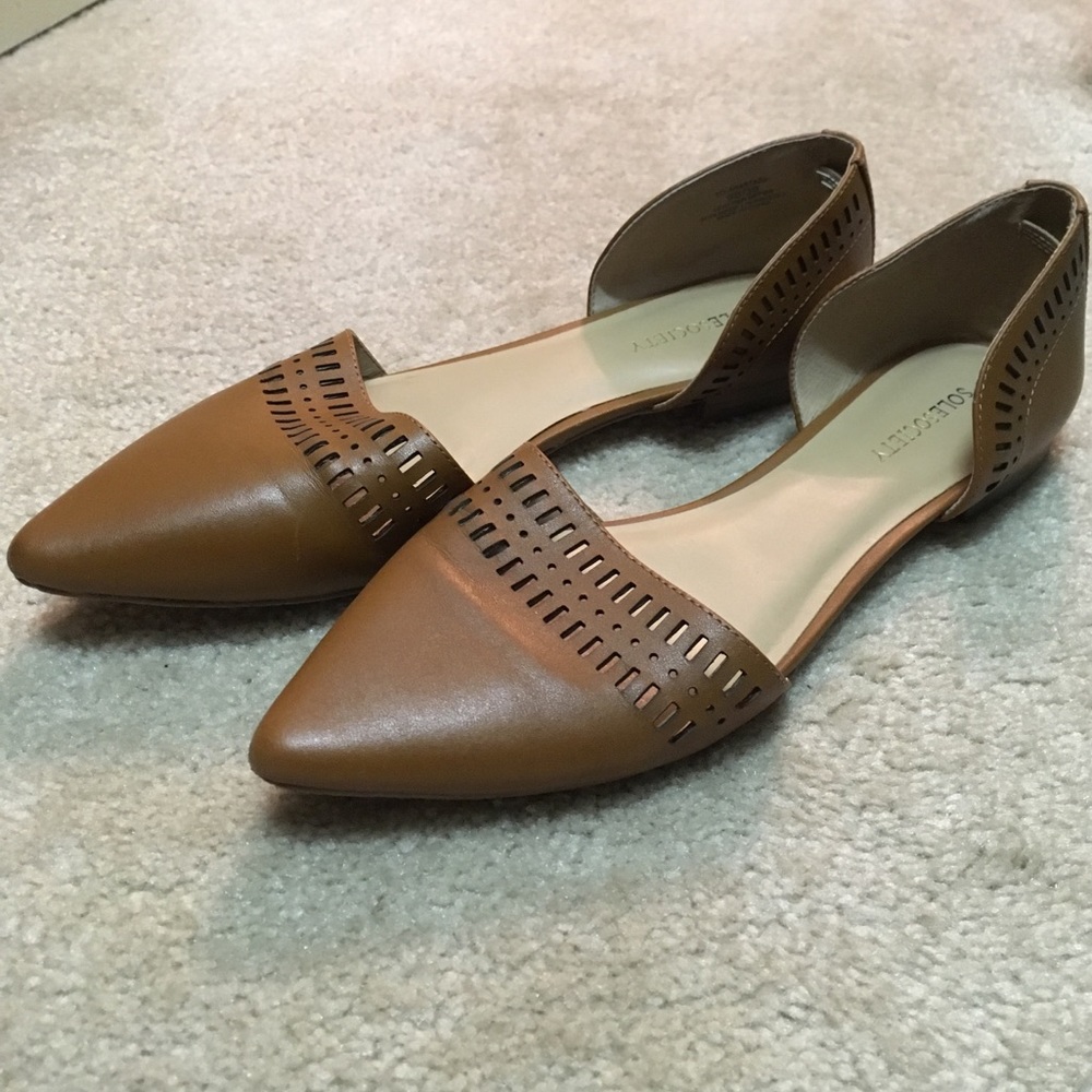 Cute tan pointed flats