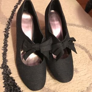 Cute shoes with bow!