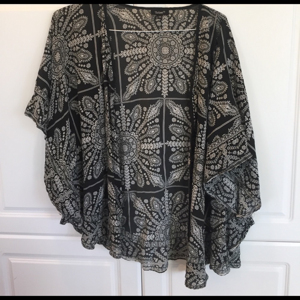 Anthropologie Tolani 100% silk kimono