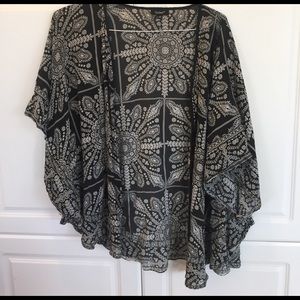 Anthropologie Tolani 100% silk kimono