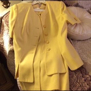Atrium pale yellow suit