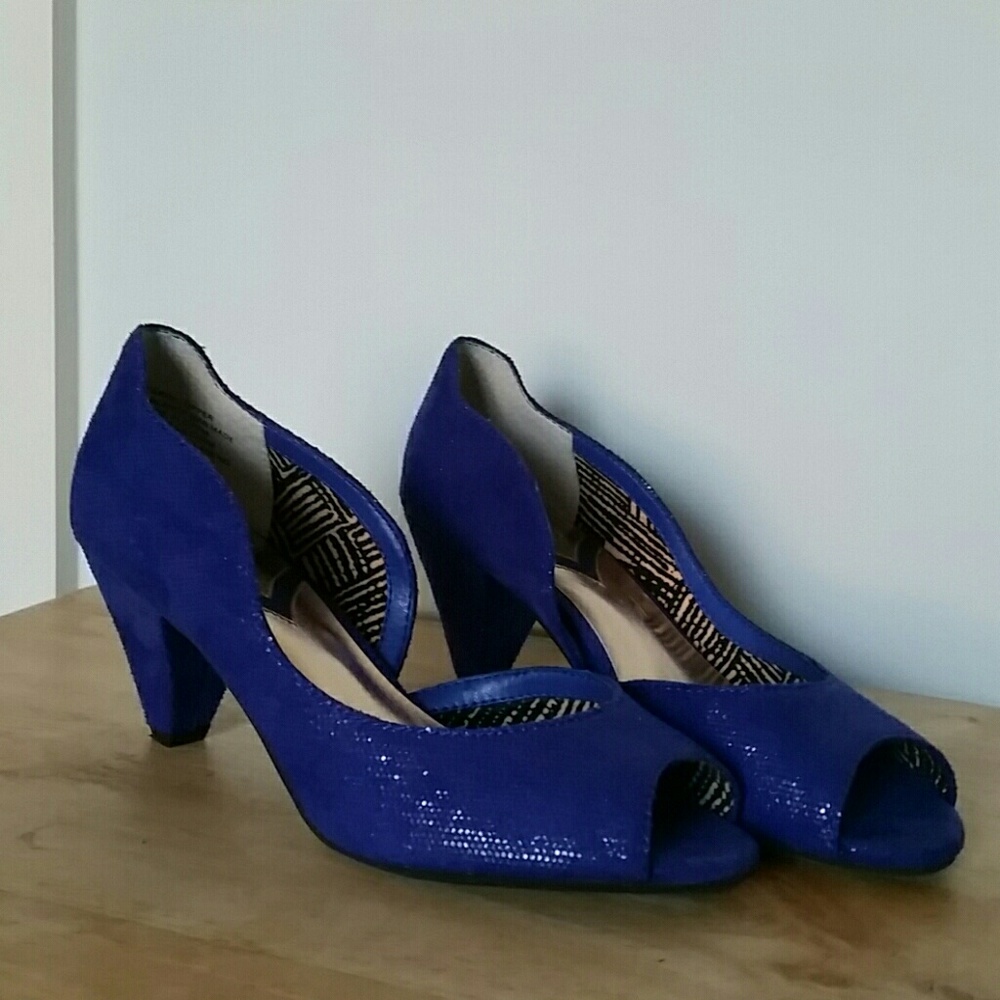 Seychelles peep toe pump