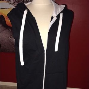 2 brand new Mens sleeveless hoodies