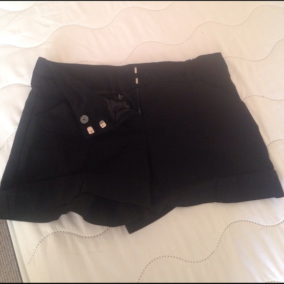 Black dress shorts - hook and zipper clasp - Picture 2 of 2