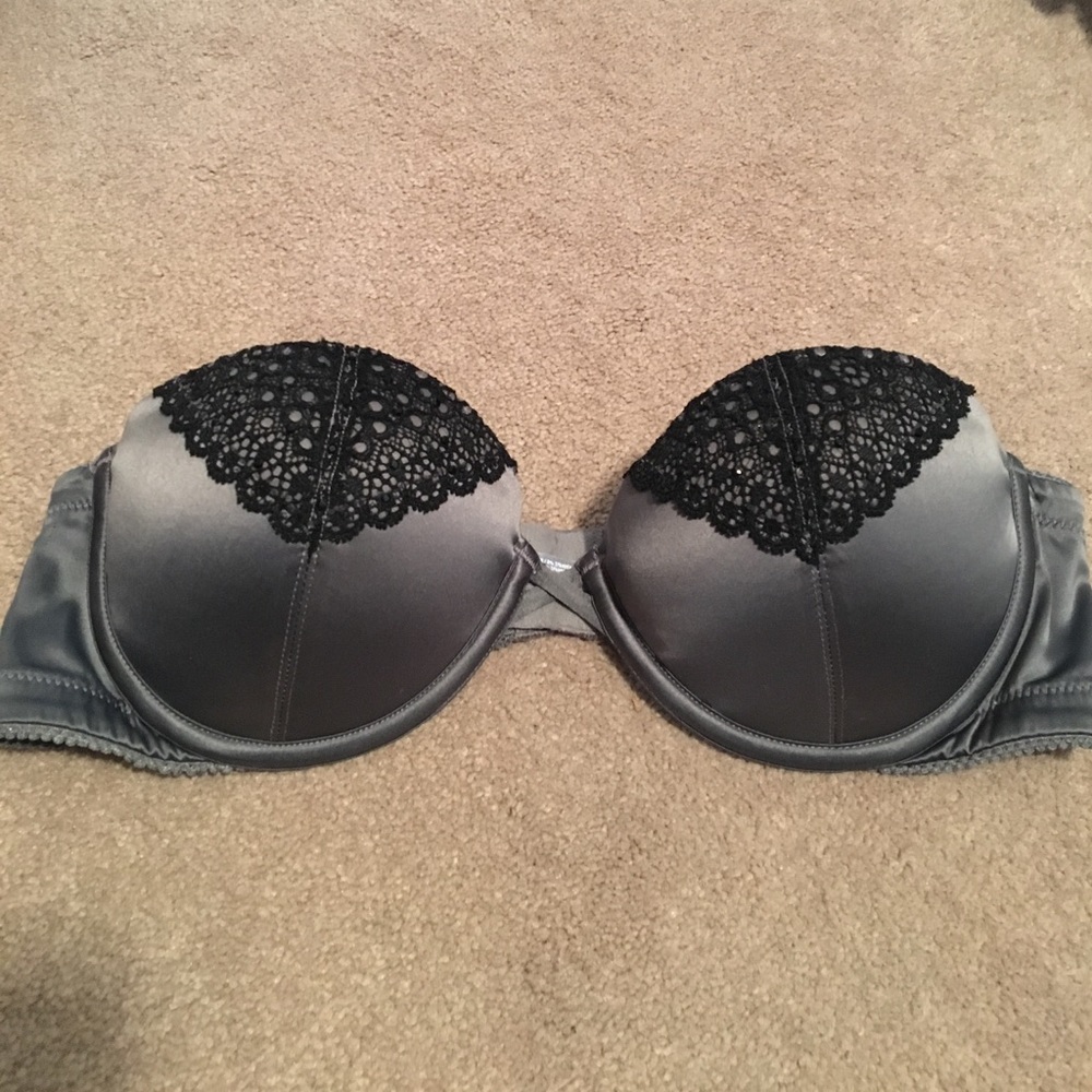 Push-up strapless bra