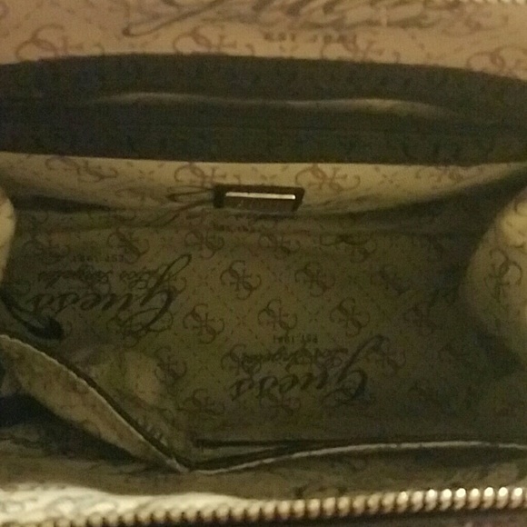 New Guess handbag - Picture 2 of 3