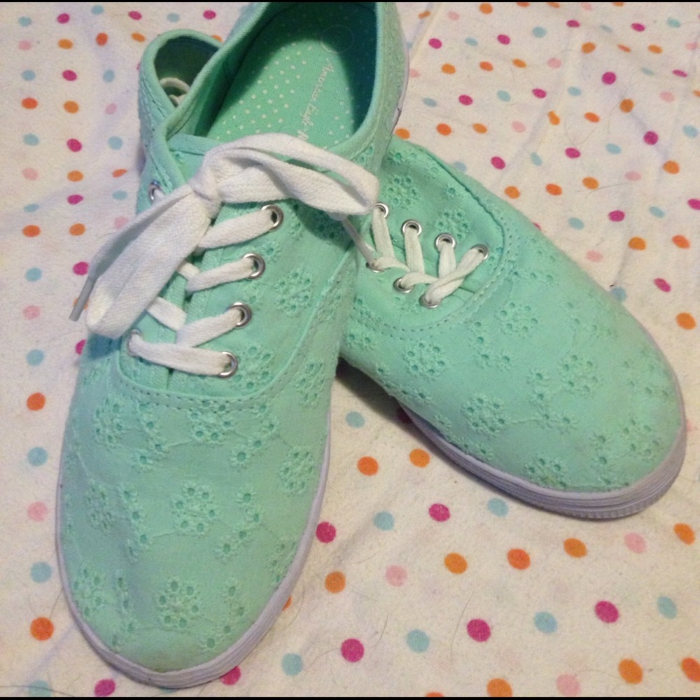 American Eagle van like sneakers