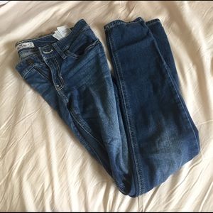 [SOLD] Hollister Super Skinny Jeans (Short)